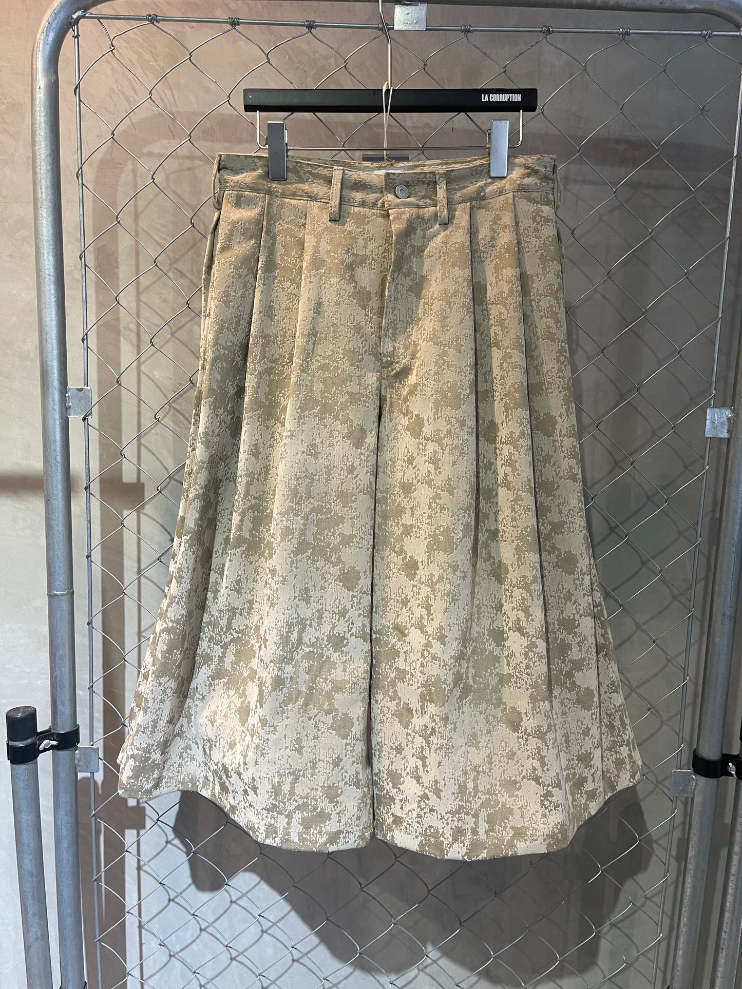 DAPPLE WILD TUCK DENIM