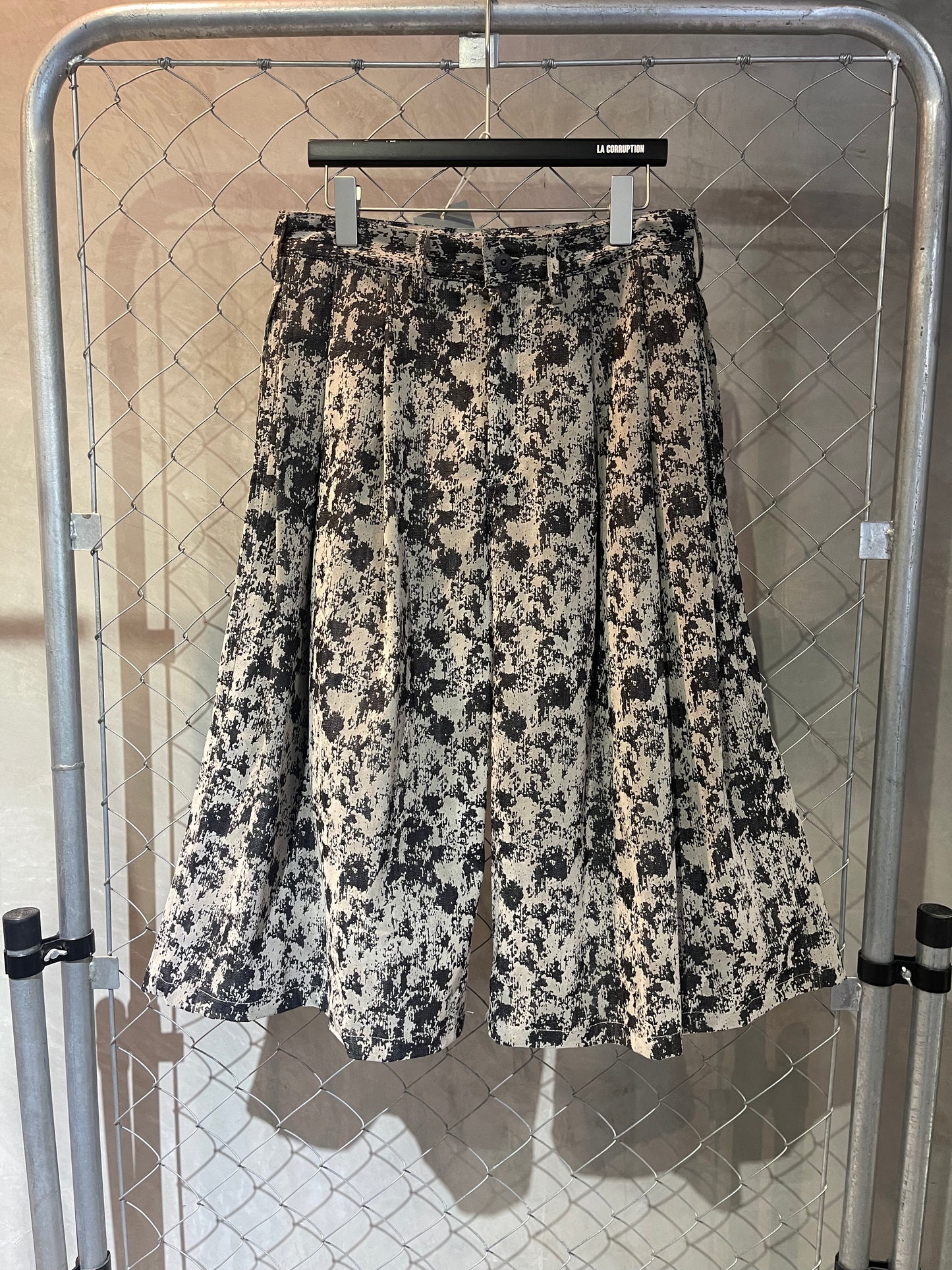 DAPPLE WILD TUCK DENIM