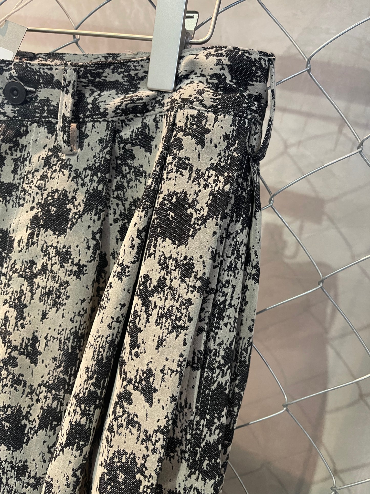 DAPPLE WILD TUCK DENIM