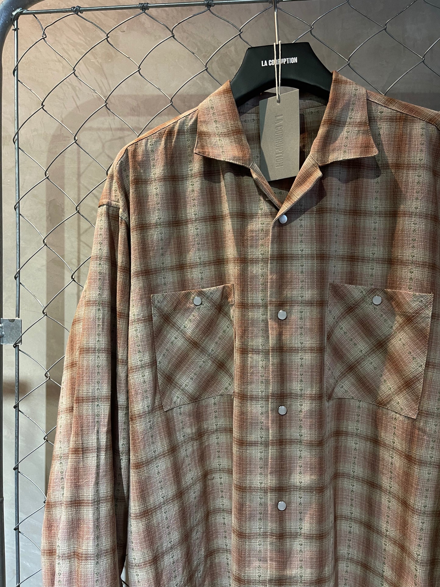 FLOWER DOBBY PLAID LONG SHIRT