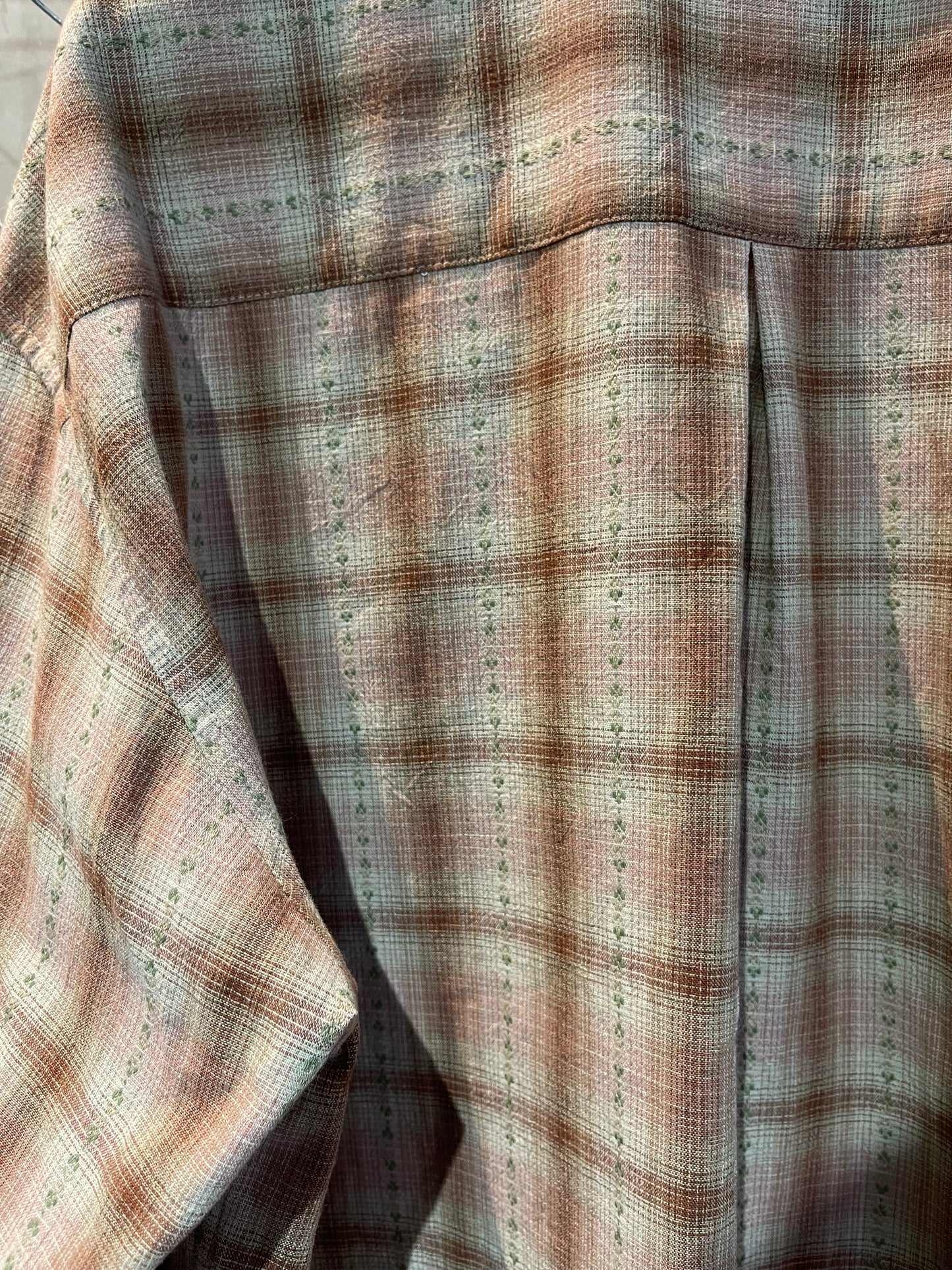 FLOWER DOBBY PLAID LONG SHIRT
